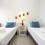 Seafront With Parking Apartmán *